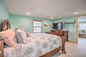 Outdoor Family Fun Large Home by Beaver Lake!