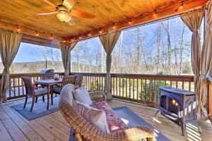 Modern Cabin with Deck, Grill and Chinquapin Amenities - Glenville
