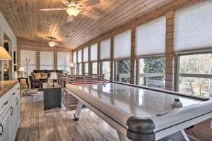 Holiday Home room in Serene Riverfront Hideaway 3 Mi to Caverns!