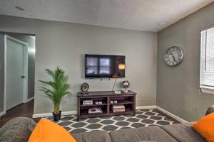 Updated Lees Summit Retreat about 19 Mi to KC!