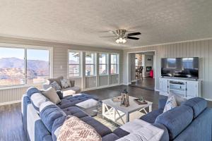 Near Hiking Trails Luxe Canton Getaway with Grill