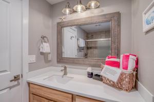 Whale Watcher Condo 1 - Meredith Lodging