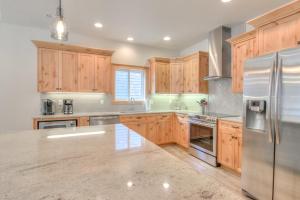 Serenity Shores - Meredith Lodging