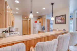 Castawaves - Meredith Lodging