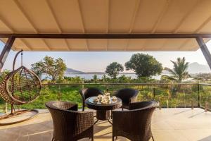 Luna Villa by StayVista - Lakeside charm with Terrace, Lush lawn & Modern decor