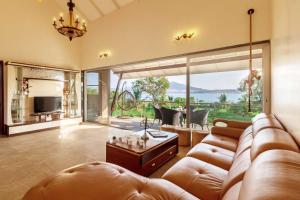 Luna Villa by StayVista - Lakeside charm with Terrace, Lush lawn & Modern decor