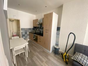 Appartements 010 CHIC & COSY F1 29m2 HYPERCENTRE WIFI SMART TV NETFLIX : photos des chambres