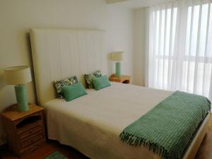 2 Bed Flat - Sleeps 4 - Parking - Wifi