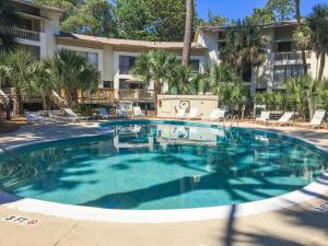 Three-Bedroom Apartment room in Cake by the Ocean Walk to Beach Dining & Shopping! condo