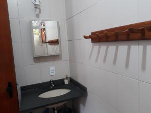 FLAT EM JUQUEHY COM AR COND, PISCINA e CHURRASQUEIRA