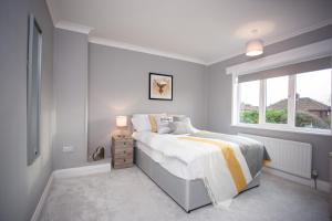 Keithlands House 4 Bedrooms Workstays UK Video Tour Available