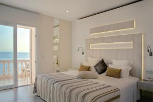 Double or Twin Room with Sea View room in Vistabella