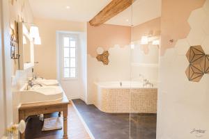 Maisons d'hotes Chateau d'Hermival : Chambre Familiale - Vue sur Jardin