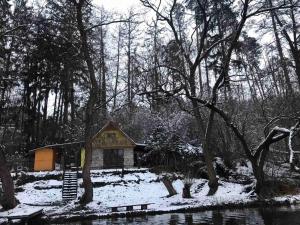 Sazava River Cottage with boating experience