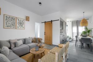 Seawater Villa - Luxury Pool Retreat - 150m Beach