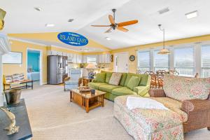 Two Bedroom House room in Island Cafe