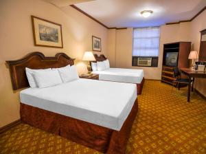 Double Room with Two Double Beds - Non-Smoking room in Night Hotel Broadway