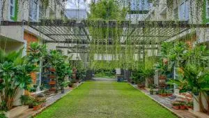 The Peak Guest House - Jember