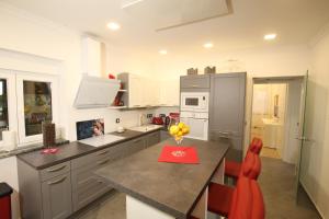 Luxurious seaview apartment