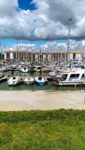 Appartements Appartement avec vue sur port de plaisance expose sud : photos des chambres