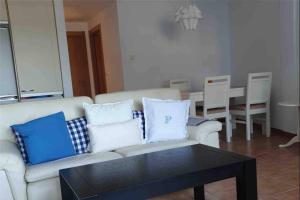 Mar azul en puerto azul