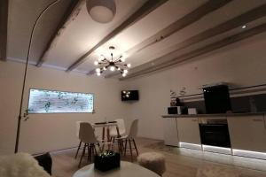 Appartements Maison tout equipee! Avec SALLE DE CINEMA!!! : photos des chambres