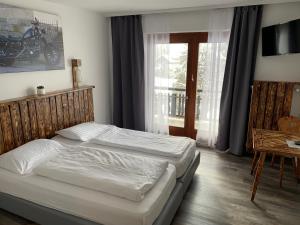Double Room with Mountain View room in La Irmania Pension