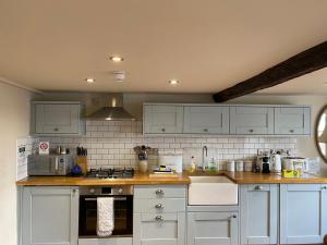 Monmouth House Apartments, Lyme Regis Old Town, dog friendly