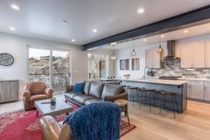 Five-Bedroom House room in 845 Mill Run Court home