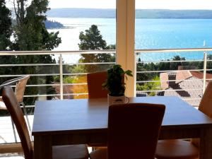 Red Rose Apartment 
