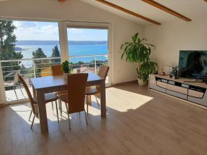 Red Rose Apartment 