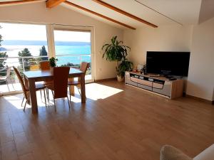 Red Rose Apartment 