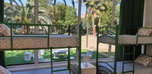 Casa con jardín a 45 metros de la playa. ES.
