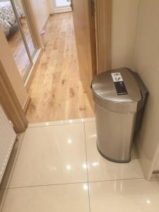 London Luxury Apartments 4 min walk from Ilford Station, with FREE PARKING FREE WIFI