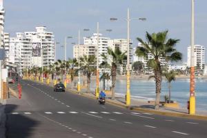 Chipipe Salinas Beach Apartment w Parking