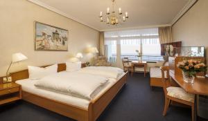 Double Room with Balcony and Sea View room in Strandhotel Monbijou garni