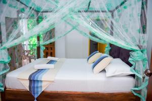 Double Lake View Tissa & Safari