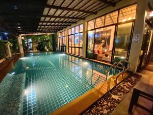 The Pearl Hotel Reviews & Prices