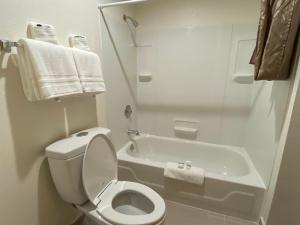 Queen Room with Private Bathroom room in Eagle Hotel