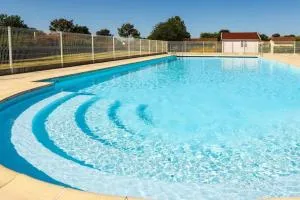 Charming 2-Bed House in Les Forges with pool - Latillé