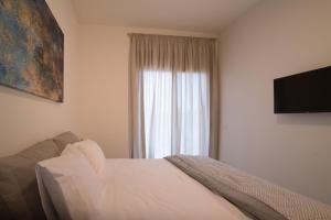 Lodge Modern Apartments - in Kalamaki Center, by ZanteWize