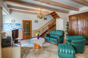 Maisons de vacances Maison chaleureuse a Pordic avec jardin et cheminee : photos des chambres