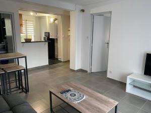 Appartements Joli T2 Climatise Nimes proche Gare et centre ville : photos des chambres