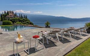 Le Selve Lake View Villas