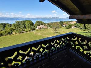 Chalets Chalet paisible dans la nature avec belle vue sur le lac Leman : photos des chambres