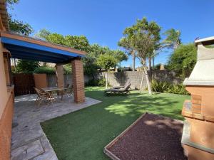 Casita con jardín privado y piscina compartida