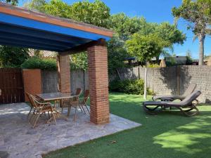 Casita con jardín privado y piscina compartida