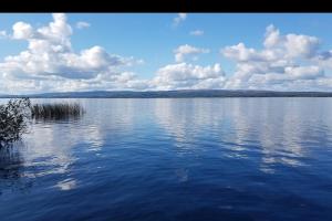 Log cabin on the lake - Sleeps 4 & jacuzzi