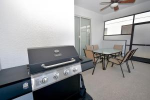 Luxury Pool Home, Spa, Grill- 1664St