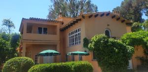 Casa única con jardín a 45 metros de la playa. BE